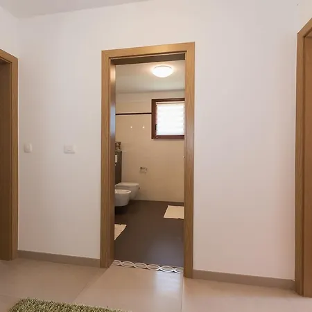Beautiful Holiday Home With Private Pool In Labin Nedeščina