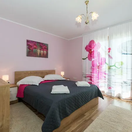 Tatil Evi Beautiful Holiday Home With Private Pool In Labin Nedeščina