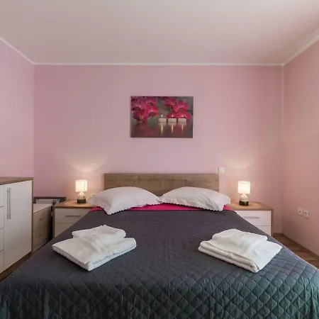 Beautiful Holiday Home With Private Pool In Labin Nedeščina