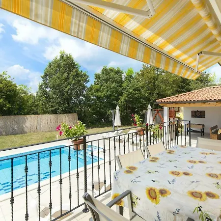 Beautiful Holiday Home With Private Pool In Labin Nedeščina