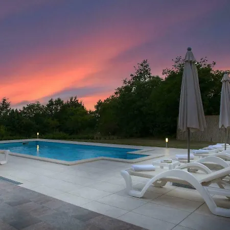Beautiful Holiday Home With Private Pool In Labin * Nedeščina