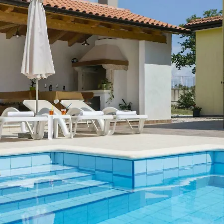 Tatil Evi Beautiful Holiday Home With Private Pool In Labin Nedeščina